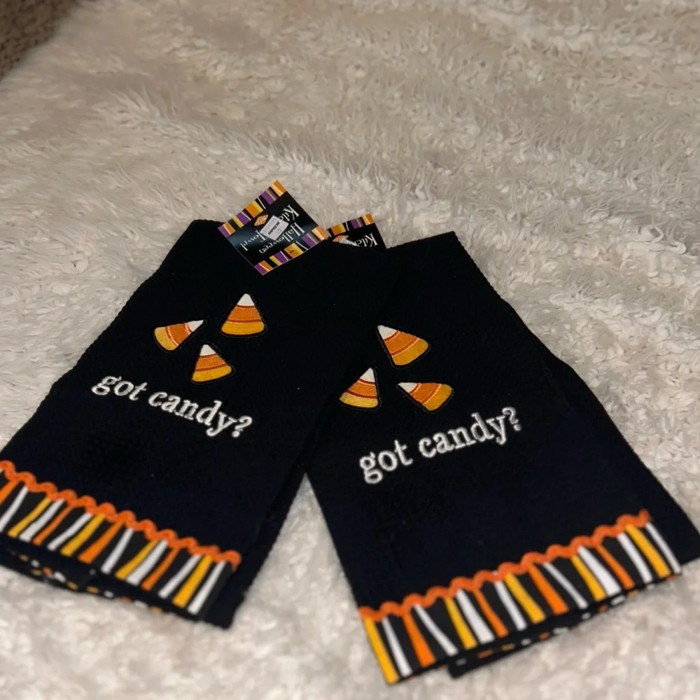 Clearance Witch Halloween 2 embroidered hand Towels Set NWT 2 placemats